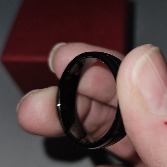 ==Men's tungsten wedding band - Picture 9 of 17